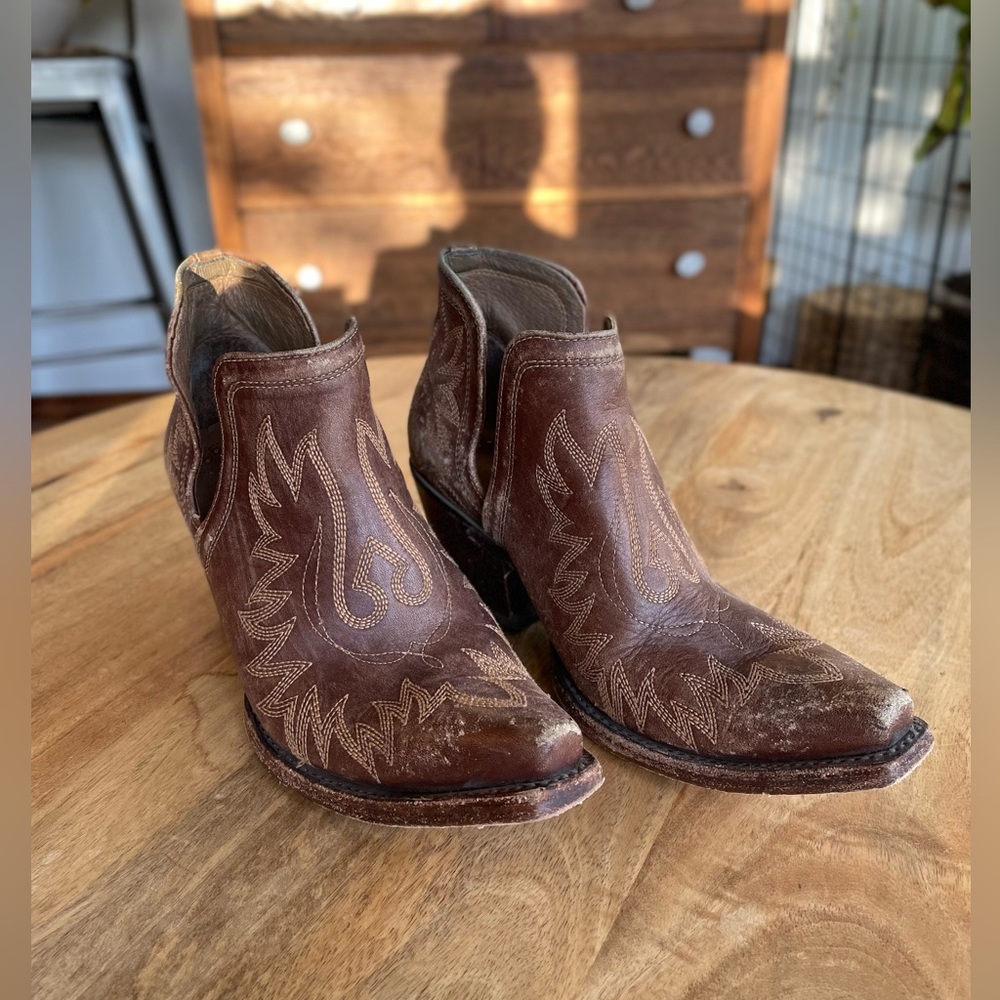 Women’s Ariat Dixon Western Booties Sz 8.5B Naturally Distressed Brown